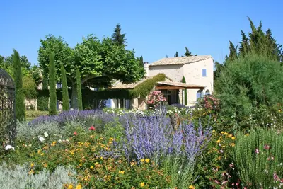 Image de Mas provençal de standing, 10 pers. pouvant accueillir jusque 16 personnes