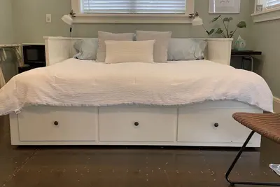 Image de Lumineux et lumineux, University District Studio Apartment. . . emplacement fantastique!