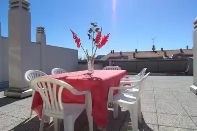 Image de Grenier coloré avec grande terrasse - Beahost