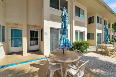 Image de Parfaitement Remodeled Townhome, pas de la plage privée