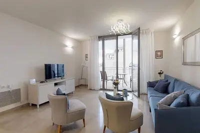 Image de Résidences Mamilla! Vieille ville vues de 2 balcons! 811 moderne et nouvelle