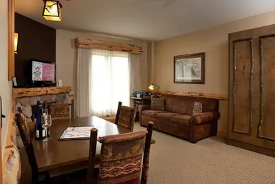Image de Bonne affaire! Suite + balcon | Piscine, bain à remous et salle de sport, parc aquatique sur place!