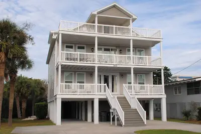 Image de À la mer: 9 Br \/ 8. 5 Ba maison à Pawleys Island, pour 22 personnes