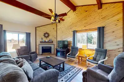 Image de Nouvelle Liste! Lofty condo w / patio et grill - Ă pied au golf, rec centre et restaurants