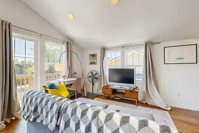 Image de Retraite aérée avec Wi-Fi gratuit, balcon et cuisine au cœur de Ne de Portland