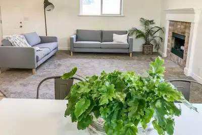Image de Aspen House * Nouvellement affiné * Au coeur d'Orem \/ Provo