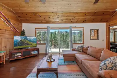 Image de Ski Haus: Vues de Bear Mountain Resort! Roku! Bbq au propane! Foosball! Hbo Direct! Chargeur Tesla!