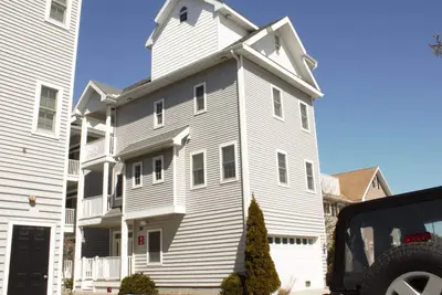 Image de Belle maison unifamiliale, décor professionnel. , 1 bloc de la plage et de la promenade