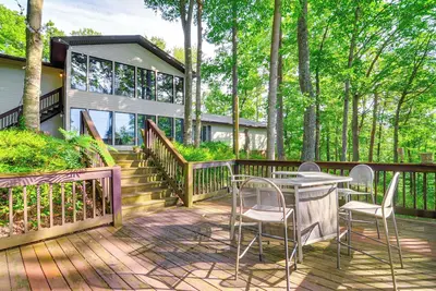 Image de Lake Cumberland Home w \/ Deck, Grill & Boat Parking!