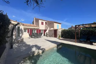 Image de Maison rénovée avec piscine chauffée sur le Golf v. St-Tropez au milieu des vignes