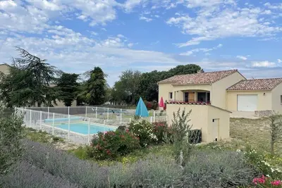 Image de Maison Grenat. Maison pour vos Vacances avec piscine privée, endroit calme