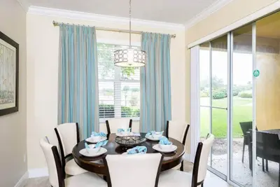 Image de Magnifiquement décoré avec vue sur le golf à seulement 10 minutes de Disney