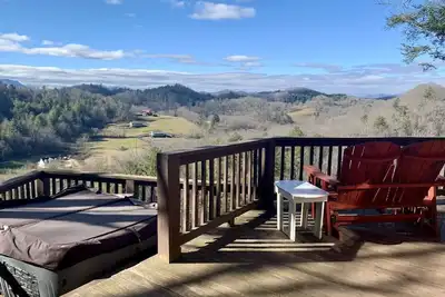 Image de Cabane isolée et privée avec une vue extraordinaire. Bain à remous et WiFi.