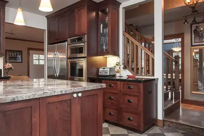 Image de Superbe Bungalow Près de Tout Idéal pour un Séjour Exécutif ou Familial