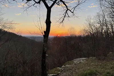Image de Le front de montagne s'éloigne! Privé et calme, parfait pour un romantique obtenir un moyen!