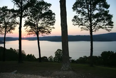 Image de Vues spectaculaires sur le lac! 20 minutes à Eureka Springs et 5 minutes à Starkey Marina