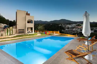 Villa de luxe avec piscine énorme et vue panoramique! !
