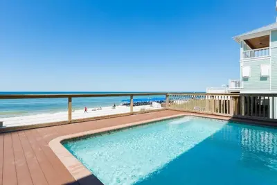 Image de Directement sur la plage, 6 chambres Beach House avec piscine chauffée et bain à remous.