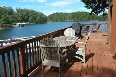 Image de Chalet au bord du lac Keowee avec magnifique vue à 180 ° sur le lac à 15 min de Clemson!