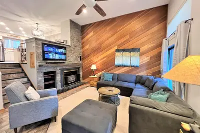 Niché dans les pins, cheminée, forfait piscine / spa, garage. Licence Breck # 780490001