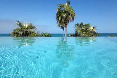 Image de Piscine Infiniee Sur La Plage, 4br \/ Nouveau! 4 Salles De Bains