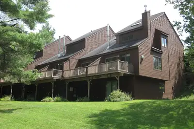 Image de Burkeside condo à quelques pas de Sherburne Lift and Lodge. Accès direct Kt!