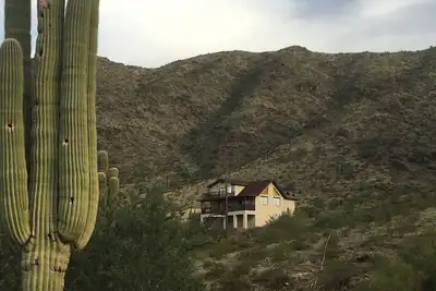 Image de Spectaculaire vue panoramique sur la vallée et la montagne Phoenix désert randonnée \/ vélo