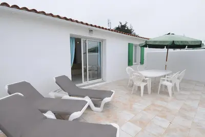 Image de Belle maison à 80m de la plage secteur, avec grande terrasse au calme