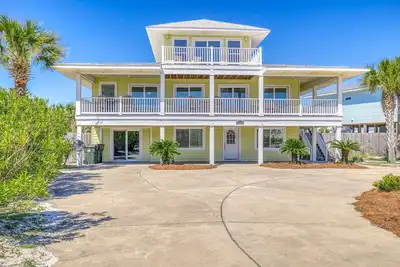 Image de Belle vue sur le golfe, maison de cinq chambres à coucher au 1303 Ariola Drive-Seashell Chateau