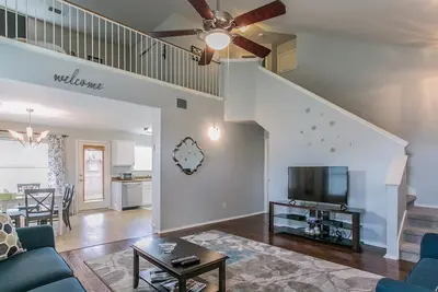 Image de Château confortable pour 8 à Premier banlieue d'Austin