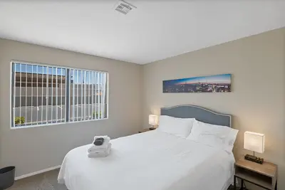 Image de 60 $ HomeAway de la maison avec luxe-10 min à la bande