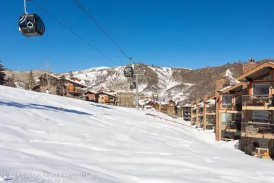 Image de Snowmass 2 Bedroom 2 Bathroom Condo de luxe skis aux pieds et skis aux pieds