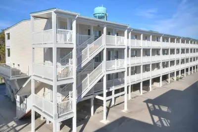 Image de Ocean View 2 Bdrm / 2 Bath Condo w / Beautiful Decor, Close to Beach & Pool-Sleeps 4
