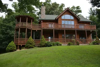 Luxueux Cedar Bear Lodge nouvellement inscrit sur Vrbo! Super Endroit!