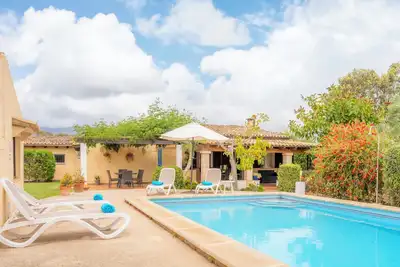 Image de Villa avec piscine à 2, 5 km. de la mer. Quartier très calme. Wifi