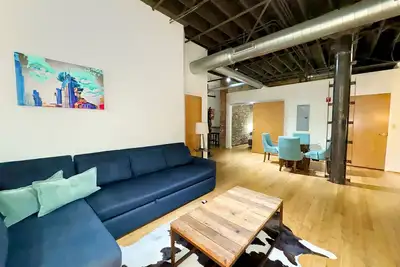 Image de Marchez Jusqu'à Honky Tonks! Downtown Nashville Loft: 50 à 70% de Réduction sur M-w! Nashville Rock, 6 Personnes Location de Vacances à Nashville par Musiccityloft sur Vrbo