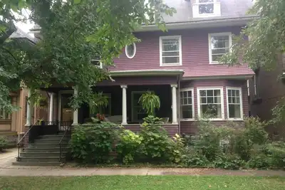 Image de Maison historique dans le village d'Elmwood