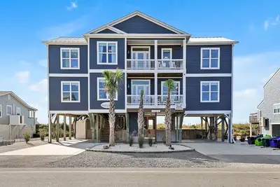 Image de Oceanfront 8 Br / 6 Ba-20 personnes - Grande maison w / Pool-Parfait pour les réunions de famille