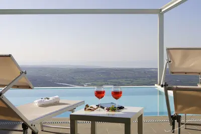 Image de Villa trés panoramique:piscine à débordement, jardin, court de tennis, wi-fi, bbq