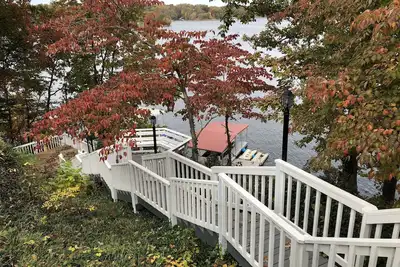 Image de Les meilleures vues sur le lac descendent à l'eau et au quai privé
