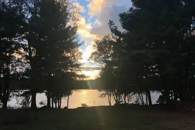 Image de Le chalet du lac Bellaire, récemment rénové, réserve maintenant de l'automne à l'été 2019!