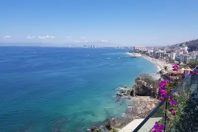Image de Penthouse Duplex Sayan Beachfront Avec Piscine Privee, Conchas Chinas