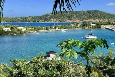 Image de Le paradis à un prix exceptionnel, incroyable évasion de front de mer rénové: balcon privé!