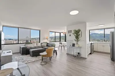 Image de (((Vues sur l'océan et le coucher du soleil! ))) Suite Penthouse de 2 chambres près de la plage! ! !