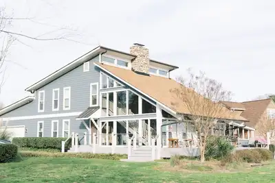 Image de Lakefront Location de vacances 5 + Br, 3. 5ba (Denver, Nc)