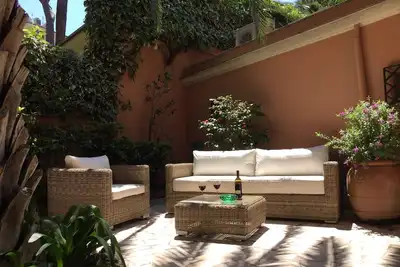 Image de Villa Borghese Oasis: Quiet, Large Apartment with WiFi, Ac, Patio - Palm House 1