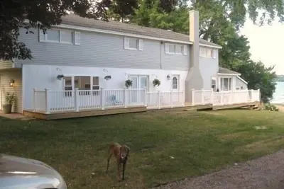 Image de Modern Lake House mis à jour et pétillant pour 2018! 6 chambres!
