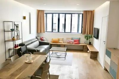 Image de Central = Beautiful Area ; Modern Bright Apartment. Quiet building with a Lift.