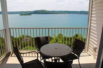 Image de Exceptionnel Tablerock Direct Lakefront. Superbes vues et couchers de soleil Ă couper le souffle!