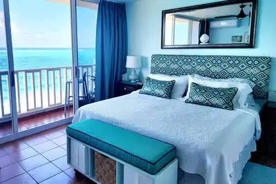 Image de Belle plage Condado en studio, sur Suivant pour Marriot, Rénové